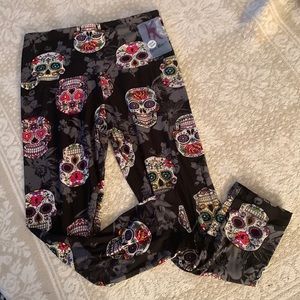 Buskin’s “Dark Love” Capri Leggings